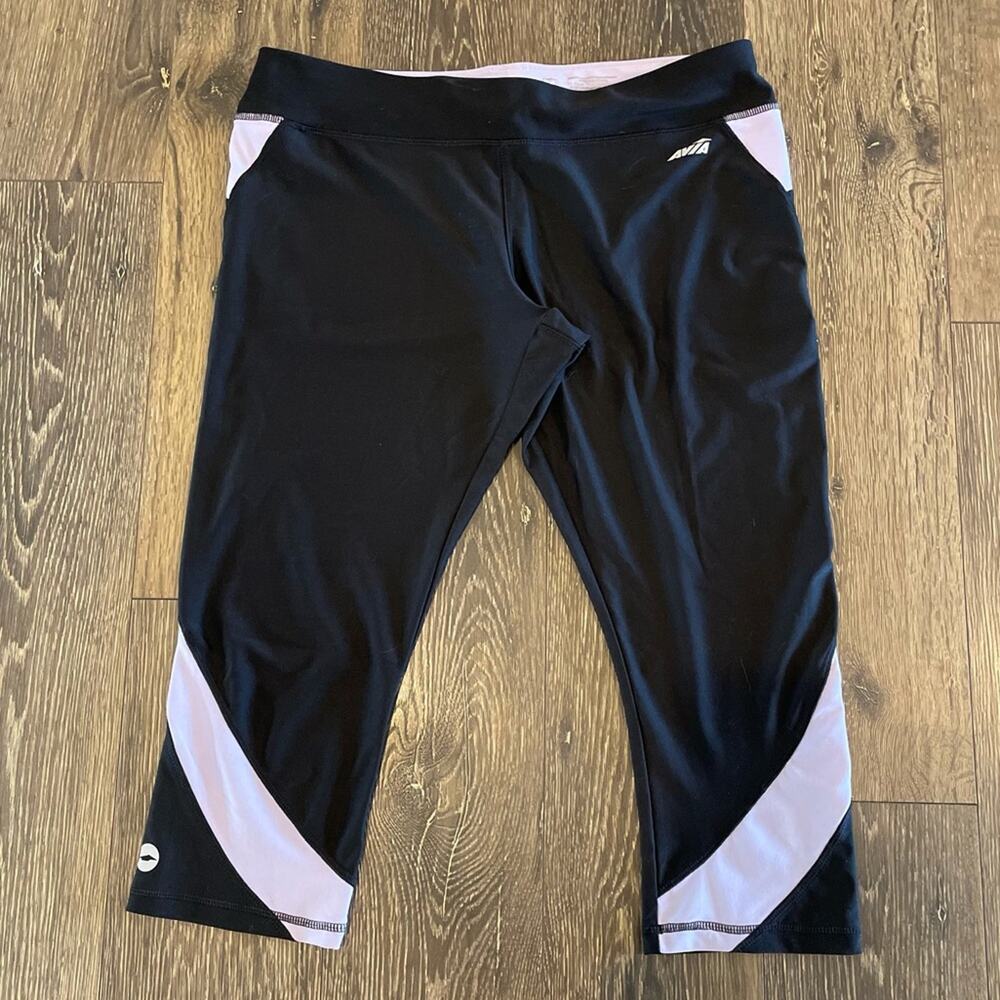 AVIA Black & Lavender Cropped Workout Leggings Size L